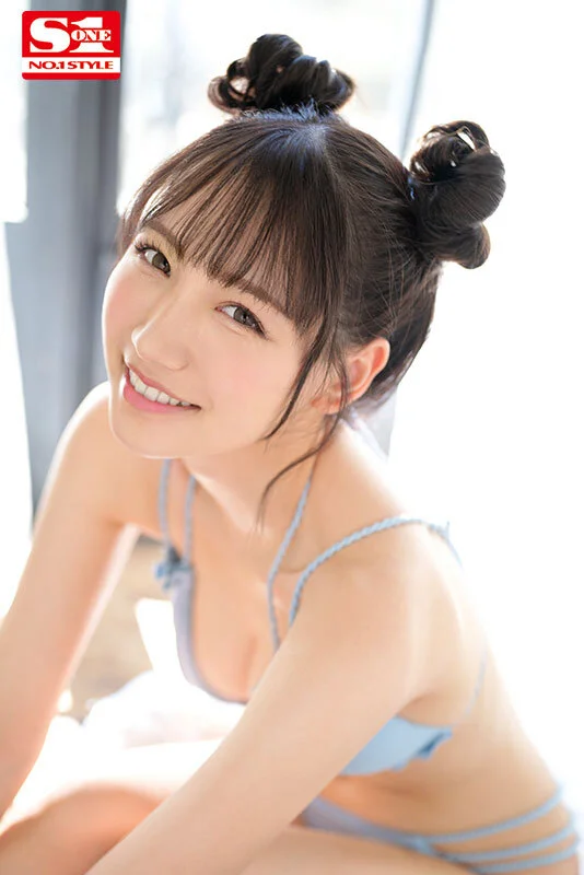 三田真鈴 青いビキニ姿のプロフィール画像