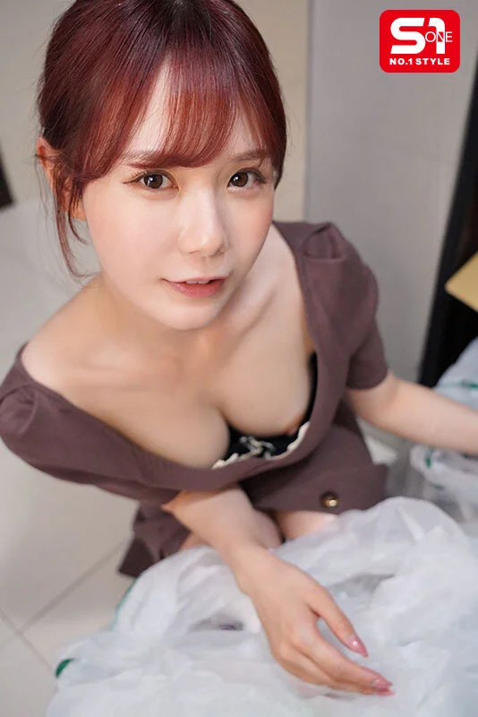 miru　胸元が緩い服での胸チラのシーン