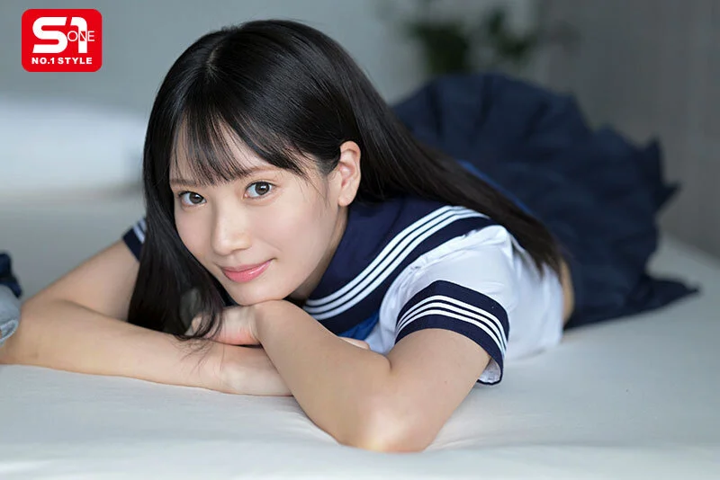 制服姿の榊原萌