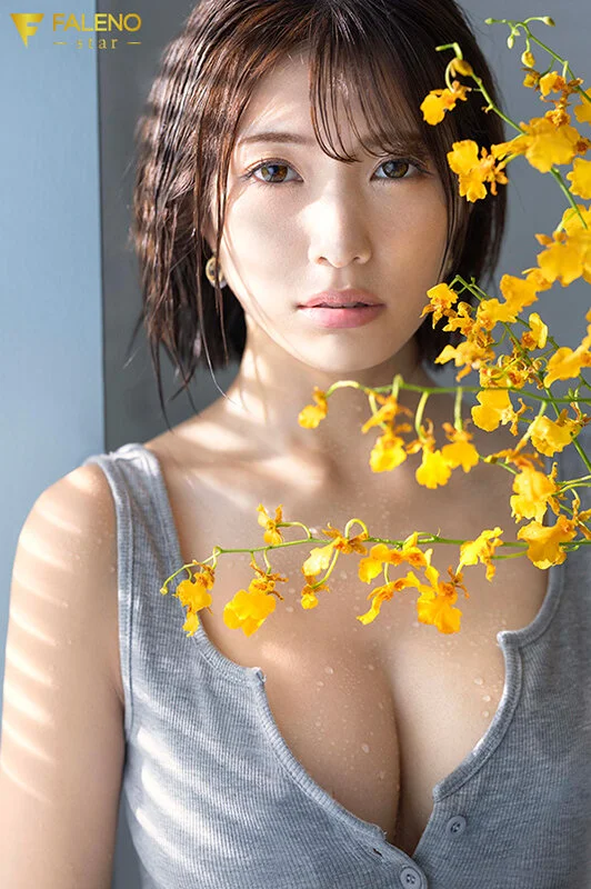 つばさ舞 奇跡の移籍を遂げた清楚系お姉さんの顔アッププロフィール写真