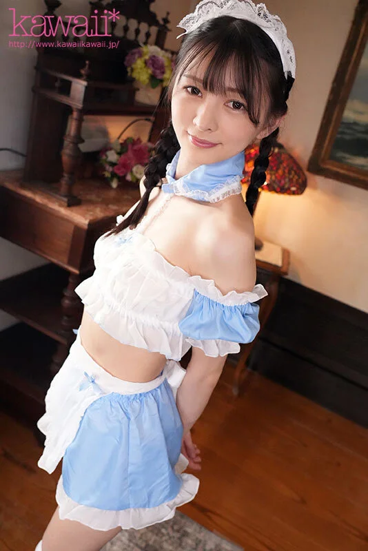 水色のキュートなメイド服を着た幸村泉希の画像