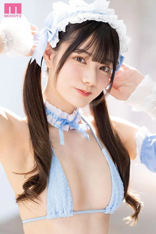 フリフリでキュートなメイド姿の宮下玲奈の画像