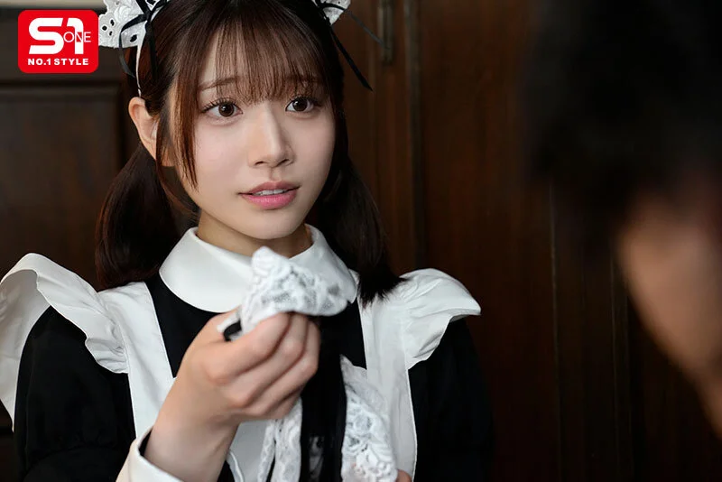 河北彩花のクラシックなメイド姿の画像